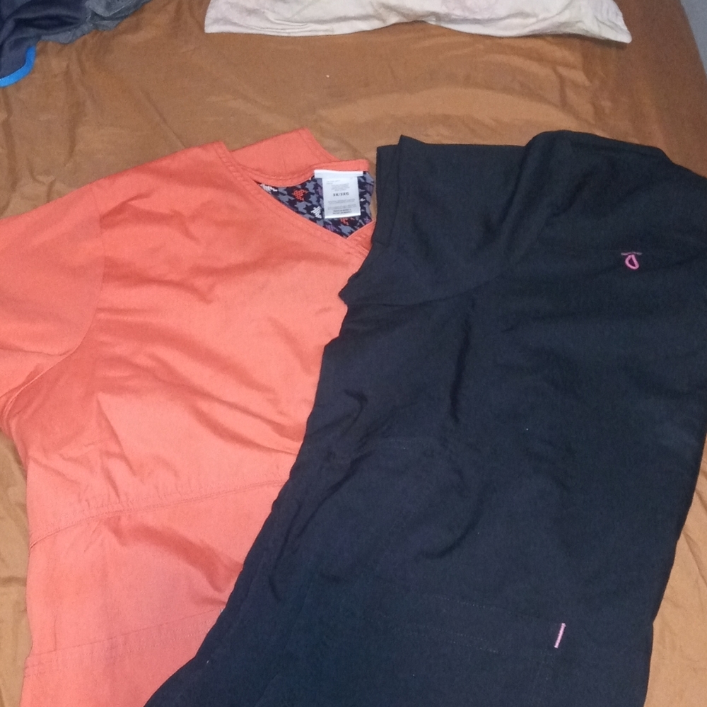 SCRUB TOPS